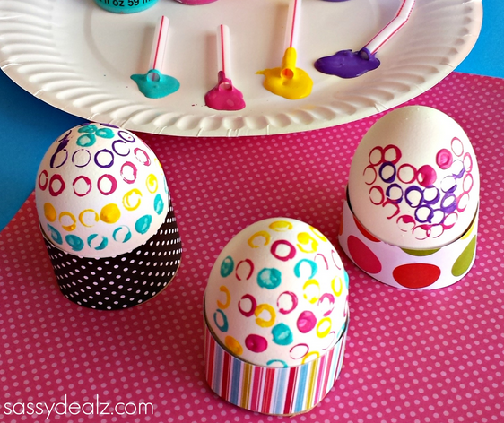 easter-egg-decorating-with-a-straw